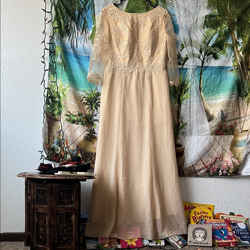 Elegant Women's Lace Bodice Long Dress in Cream